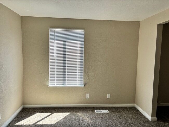 Building Photo - COMPLETELY REMODELED - THIS ONE WON'T LAST...