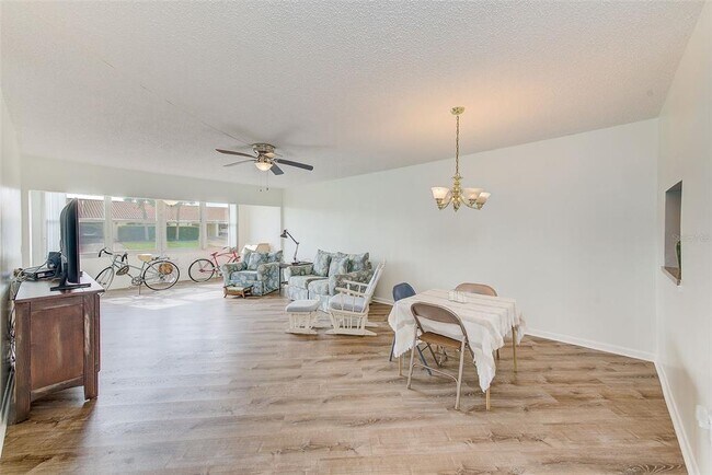 Building Photo - 10215 Regal Dr