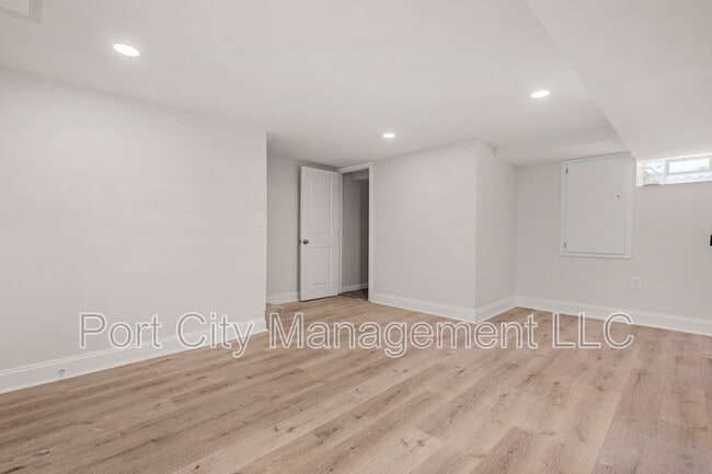 Building Photo - 832 N Marlyn Ave