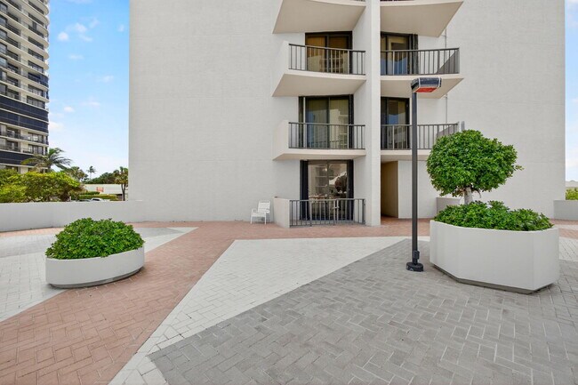 Building Photo - 4200 N Ocean Dr