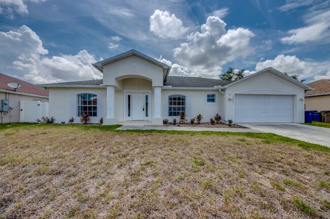 Building Photo - 2462 Nature Pointe Loop