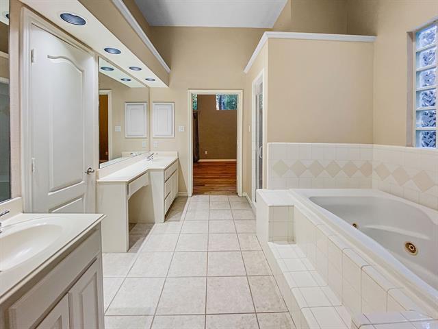 Building Photo - 1314 Creekwood Dr