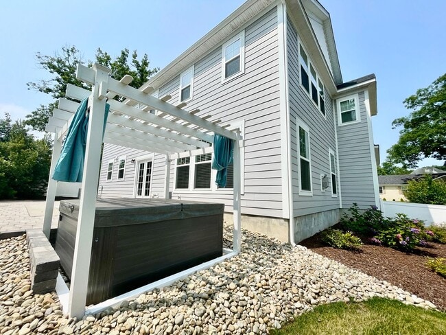 Building Photo - Custom-Built Home in Mill Dam Pointe! Marsh & Water Views! Minutes to Bay Beaches, Pet Friendly, ...