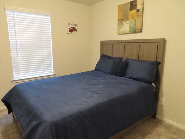 Building Photo - 10818 Sugar Pne Ln