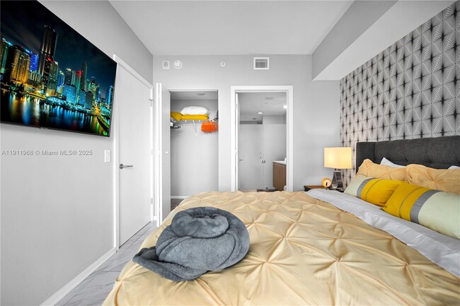 Building Photo - 501 NE 31st St