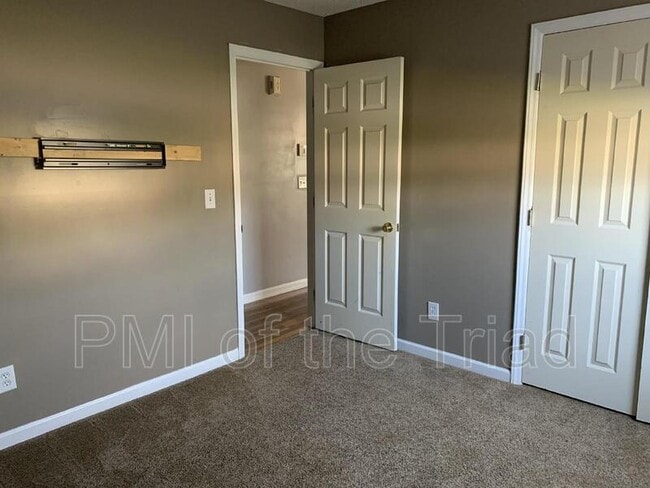 Building Photo - 2457 Shadow Valley Rd