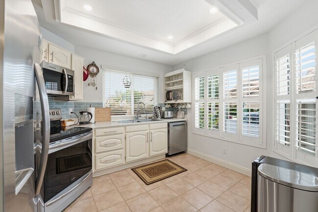 Building Photo - **COMING FEB 1st** Stylish Split-Floorplan Home in North Scottsdale