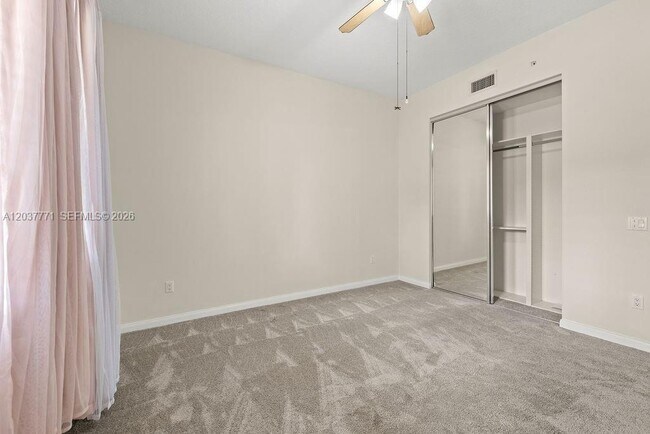 Building Photo - 17 Harbour Isle Dr W