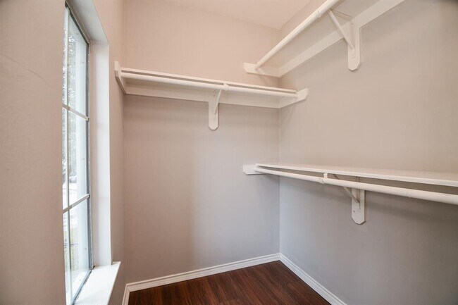 Building Photo - 4815 Mission Lake Ct