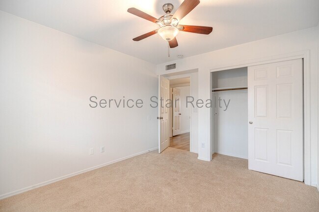 Building Photo - 6409 E Grandview Dr