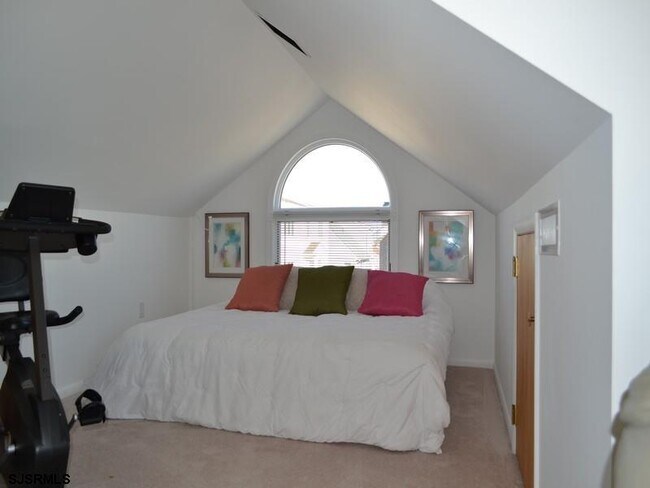 Building Photo - 110 S Richards Ave