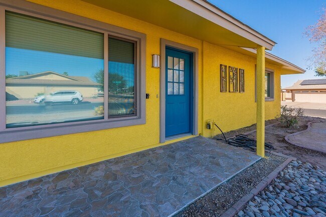 Building Photo - Modern Updated Home in Gated Community of ...
