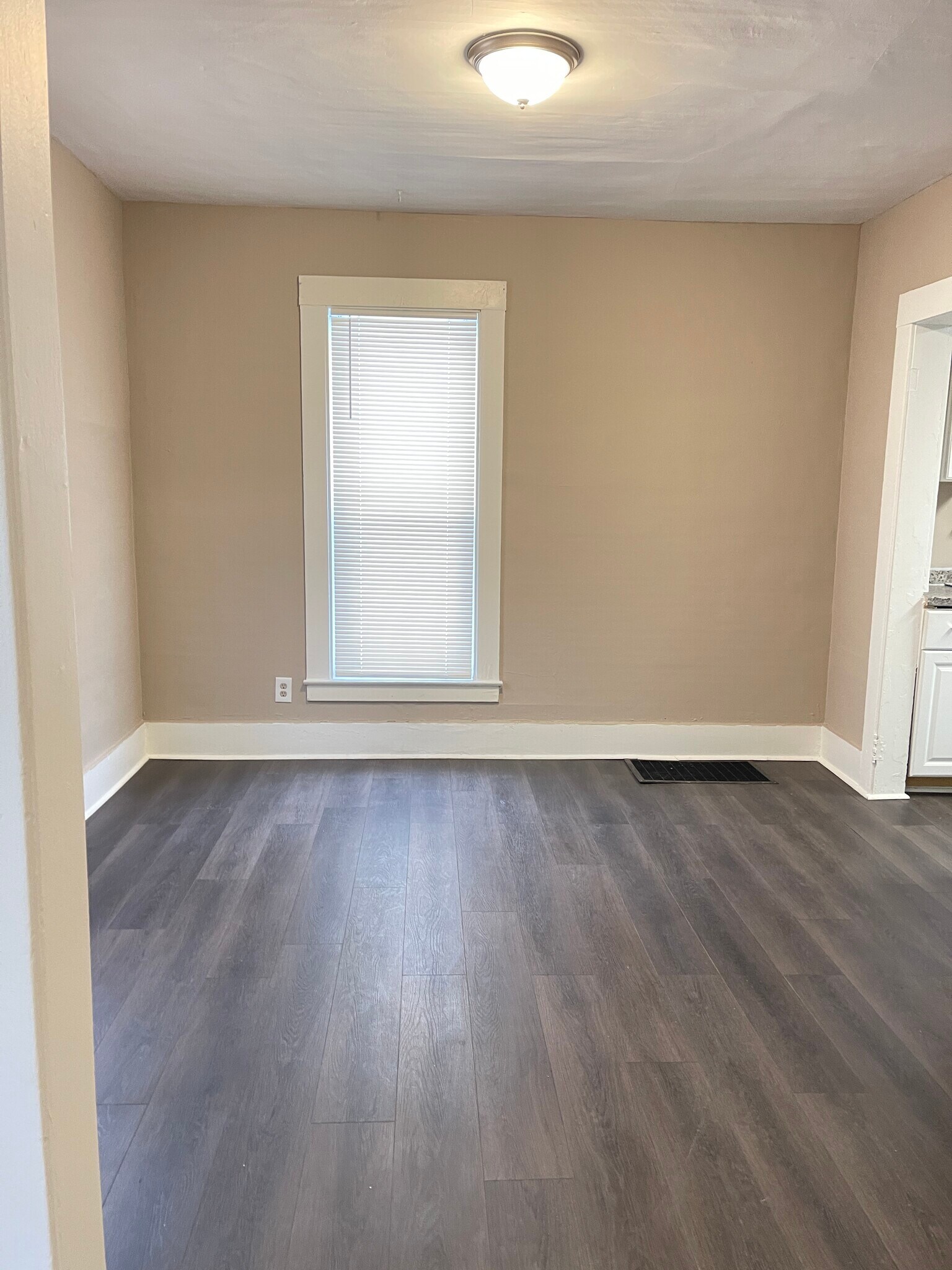 Building Photo - 16 Victory Ct