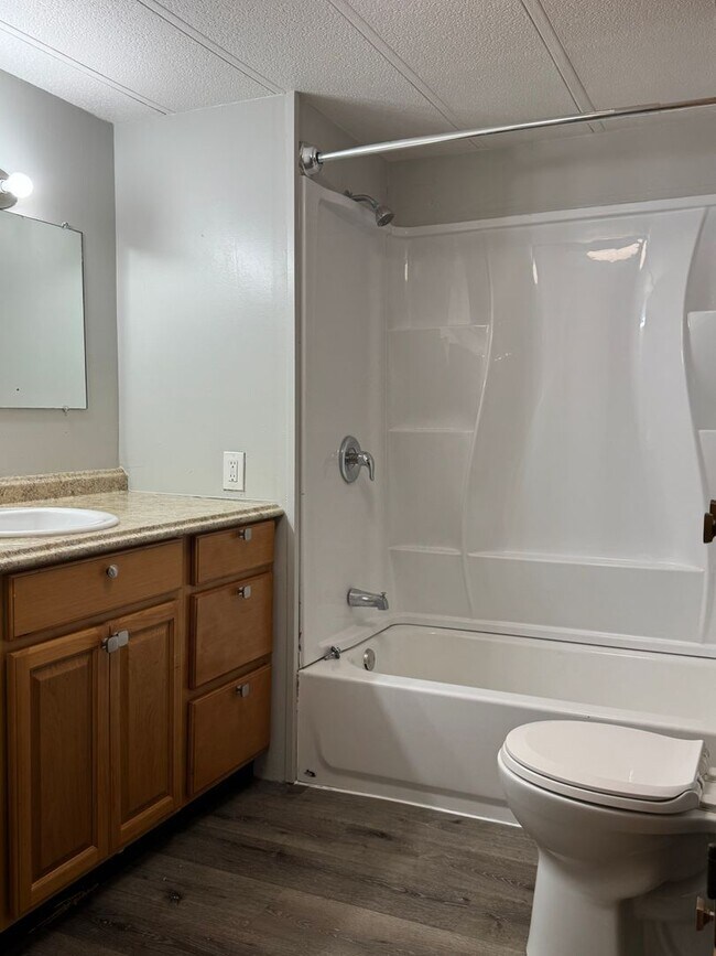 Building Photo - 8415 Braewick Dr