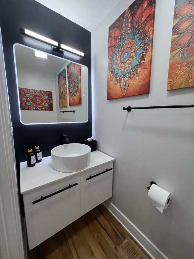 Building Photo - 6613 S Langley Ave