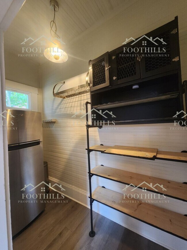 Building Photo - Newly Renovated 3-Bedroom Home Near Downto...