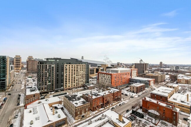 Building Photo - 929 Portland Ave