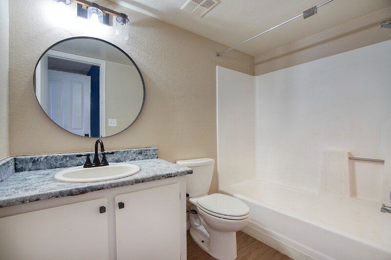 Building Photo - 1452 E Cinnabar Ave