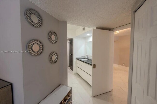 Building Photo - 10451 W Broward Blvd