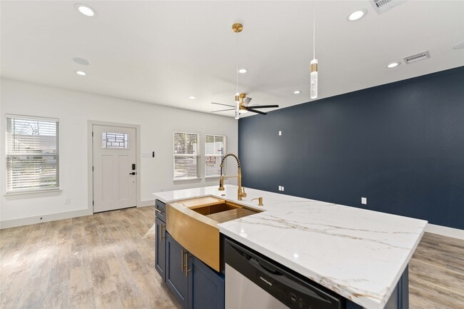 Building Photo - 113 Gans St