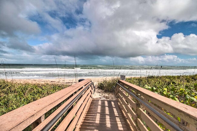 Building Photo - 4250 N Hwy A1A