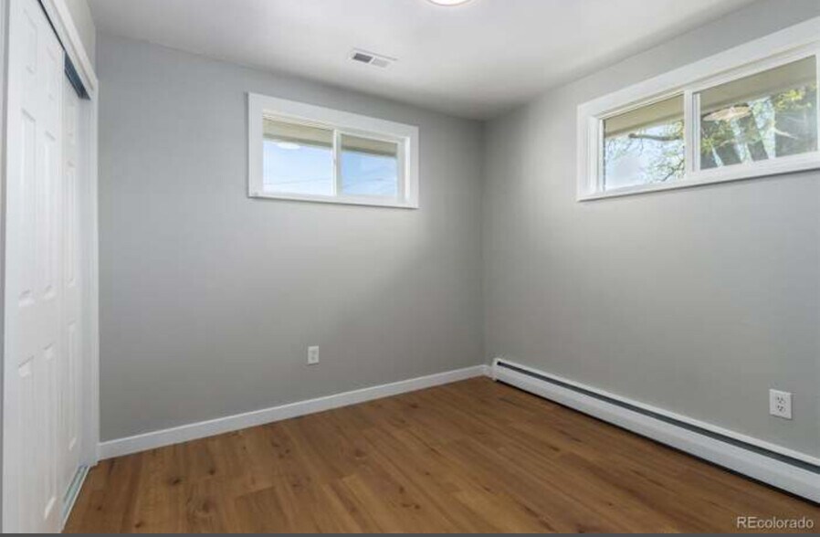 Building Photo - 1600 W Sheri Ln