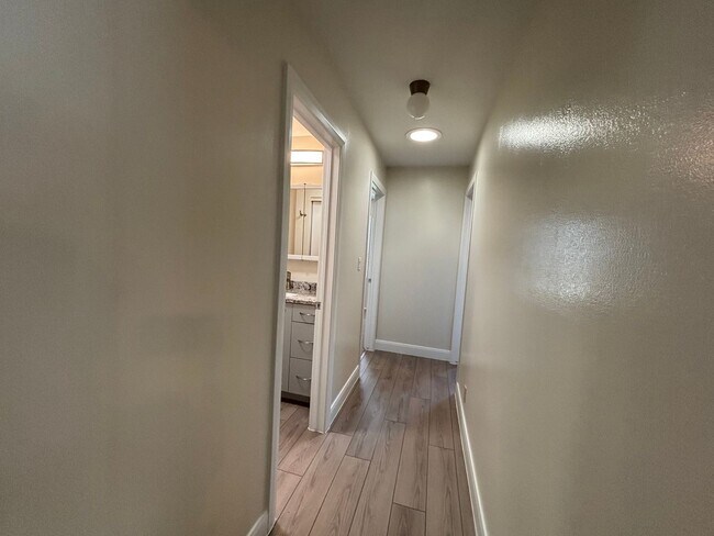 Building Photo - SPACIOUS REMODELED HOME FOR RENT!