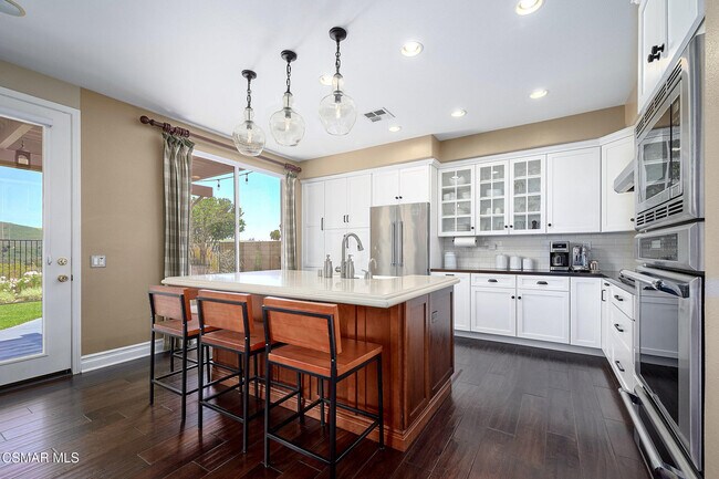 Building Photo - 3024 Hollycrest Ave