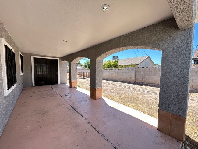 Building Photo - Single Story Home with No HOA