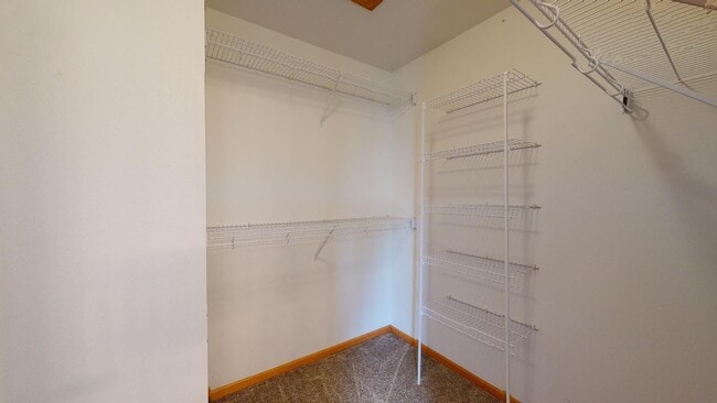 Building Photo - Beautiful Home - Available Augst 2026