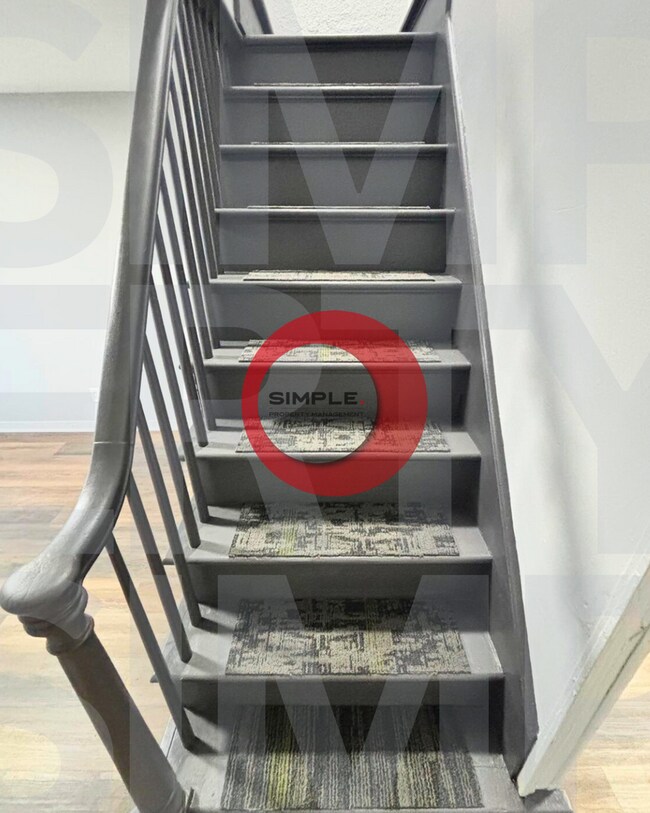 Building Photo - Two-bedroom one bath house