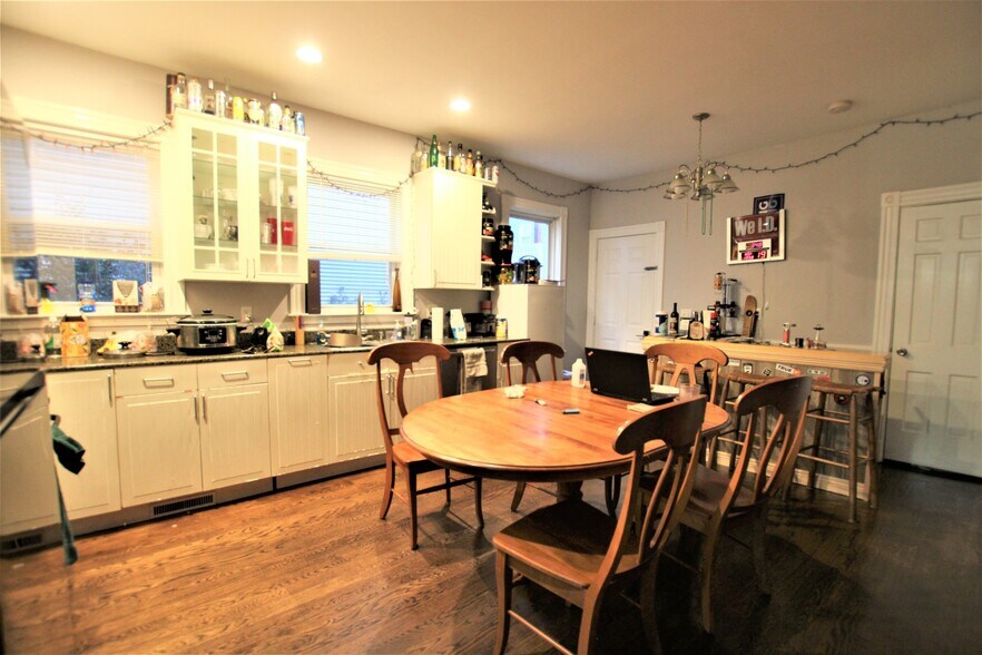 Building Photo - 17 Parker Hill Ave