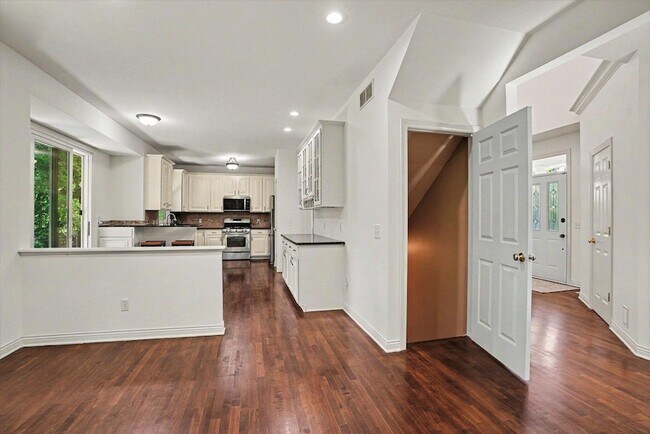 Building Photo - 3382 Hampstead Ct