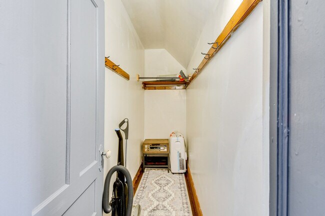 Building Photo - 71 Sanford St