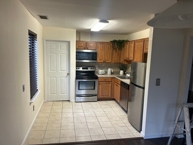 Building Photo - 57 Birchwood Rd