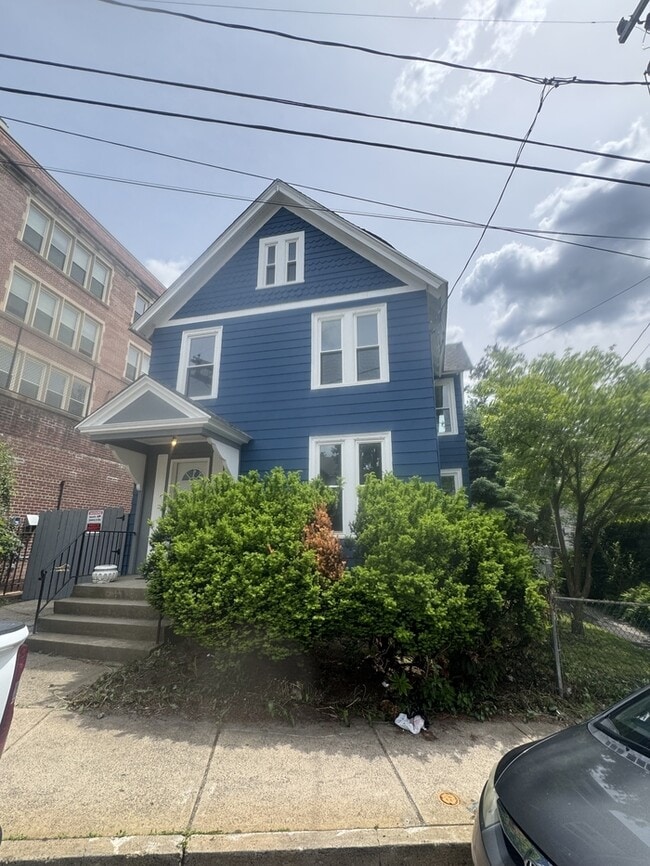 Primary Photo - 18 Pine St