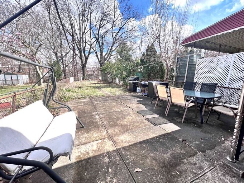 Building Photo - 6471 Alderton St