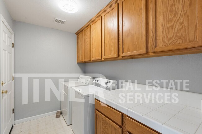 Building Photo - 8287 Lauffer Way