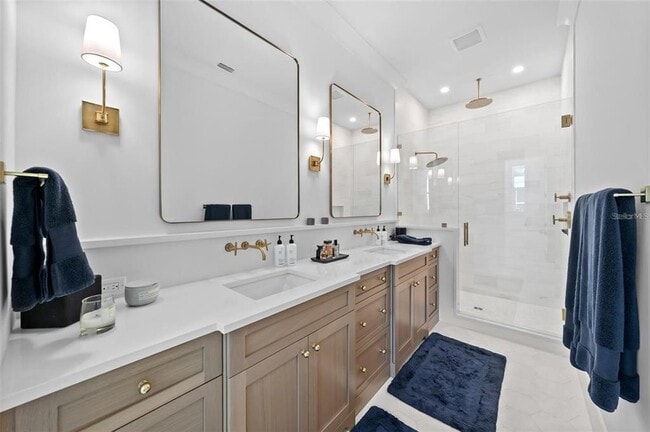 Building Photo - 321 12th Ave NE