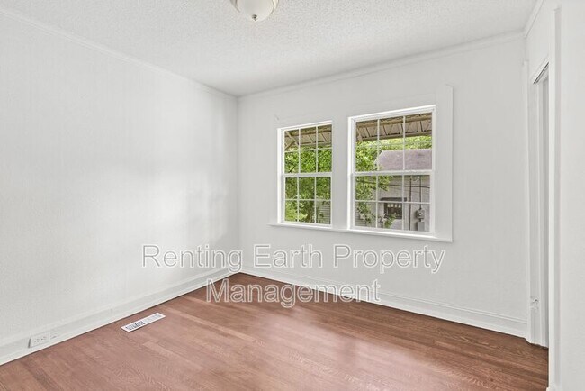 Building Photo - 624 83rd Pl S