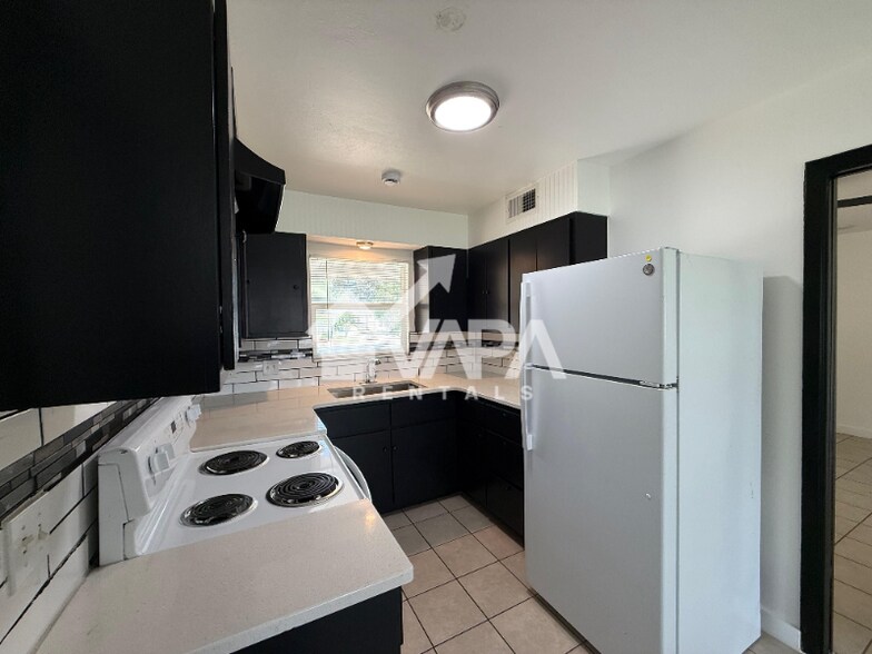 Building Photo - 4210 Dauphine Dr