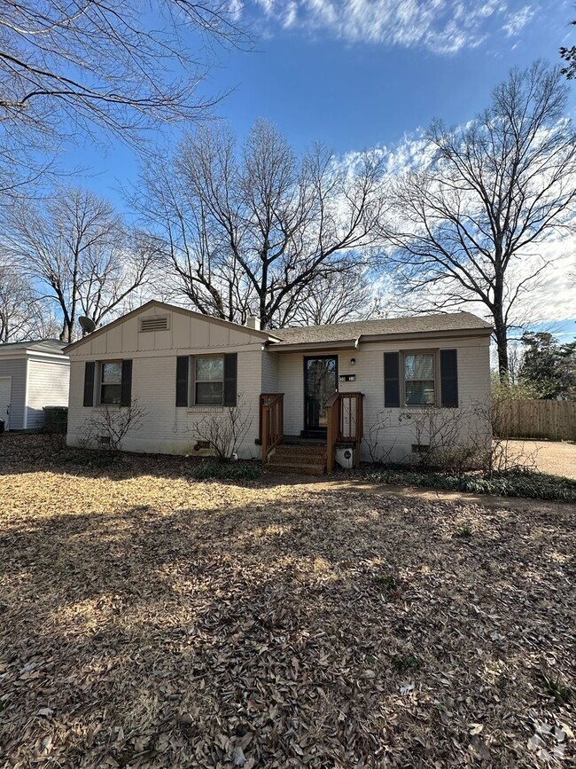 Building Photo - 3BD/1BA Home Located in East Memphis!