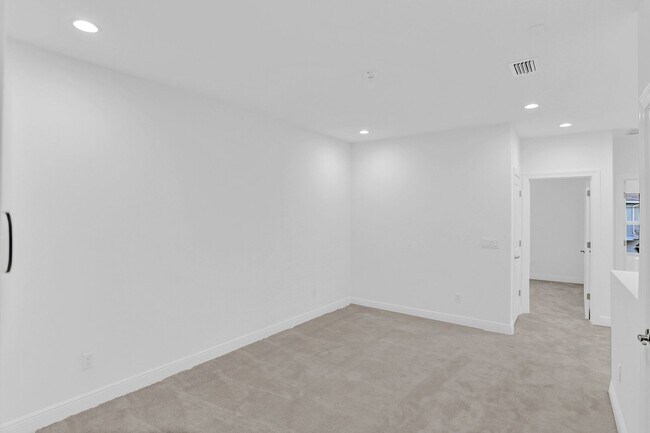 Building Photo - 585 Sanderling Cir
