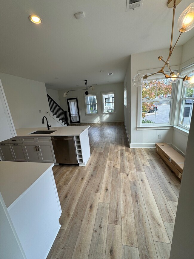 Building Photo - 509 Rosedale Ave