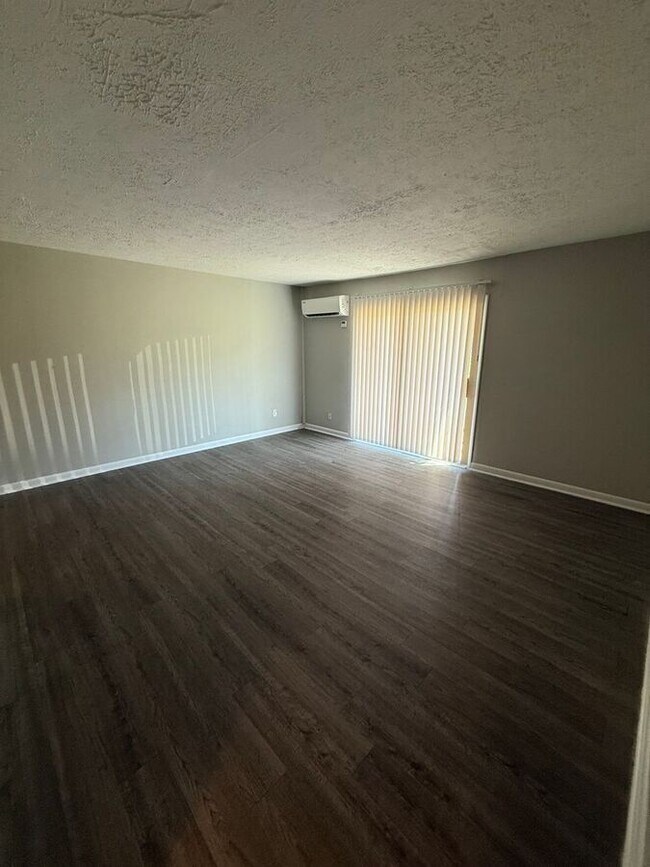Building Photo - 2082 Fairmont Ct