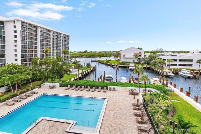 Building Photo - 4748 S Ocean Blvd