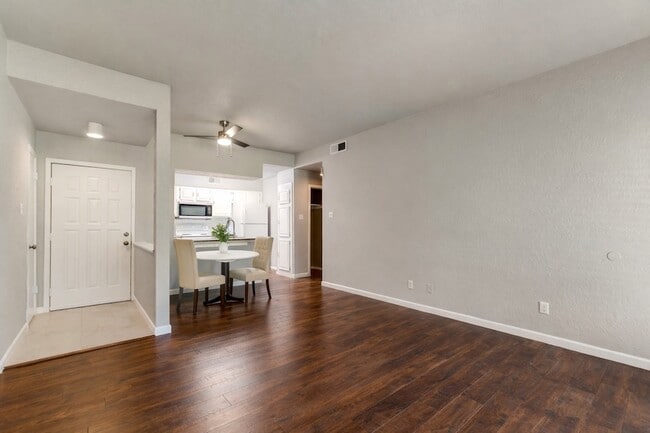 Building Photo - 3140 Devonshire Dr