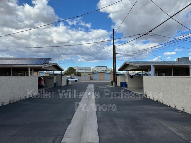 Building Photo - 10621 W Coggins Dr