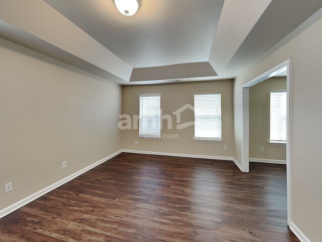 Building Photo - 1038 Vanguard Dr