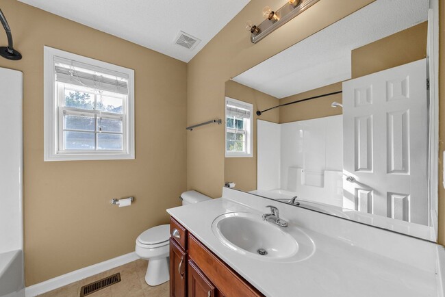 Building Photo - 4 Bedroom Pet Friendly Home For Rent With ...